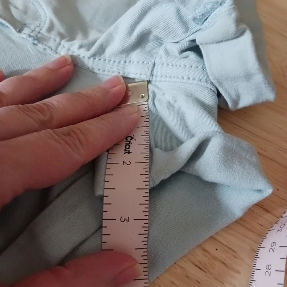 Hollister Low Rise Short-Short Size 1 - Picture 6 of 7
